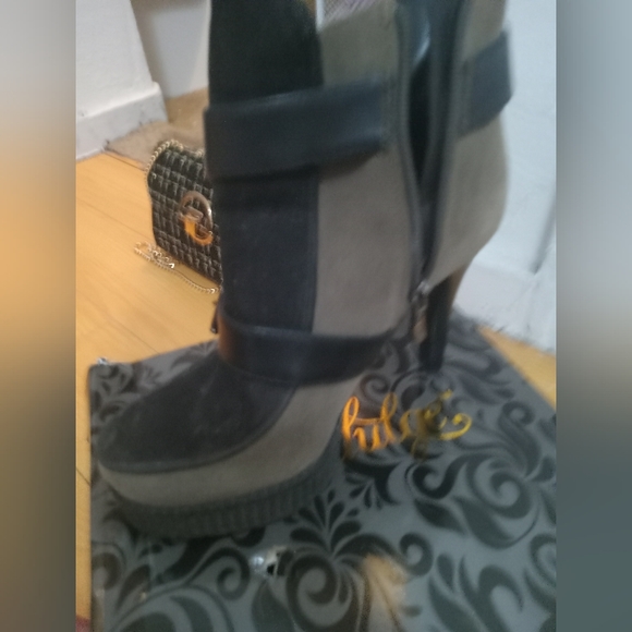 BCBG Generation ankle boot - Picture 10 of 11